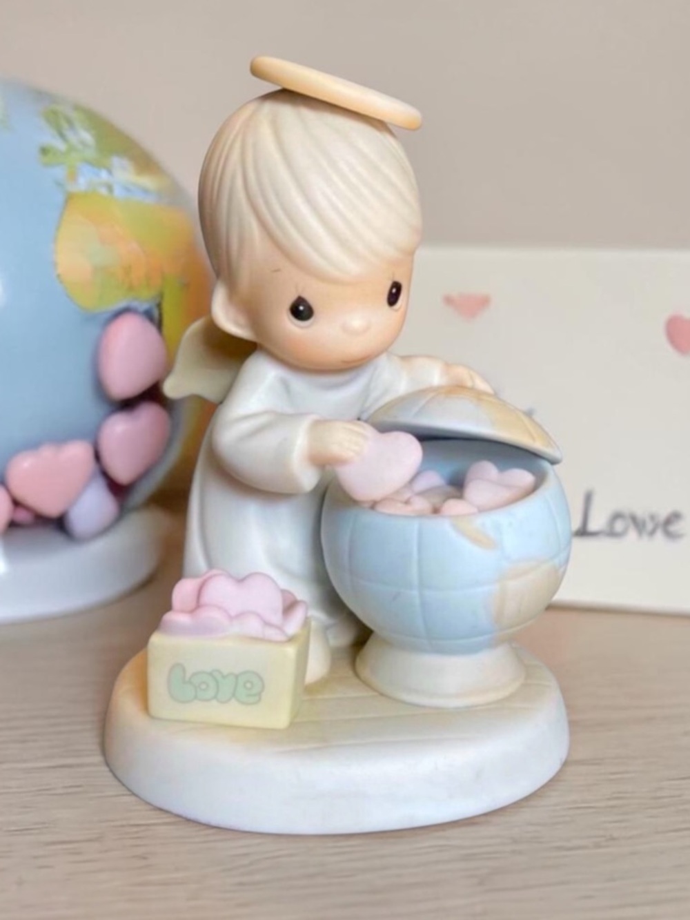 Vintage Precious Moments Collection WHAT THE WORLD NEEDS IS LOVE 1994 531065